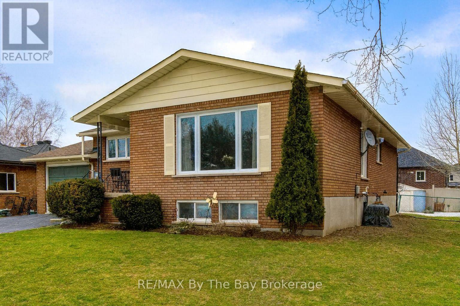229 Datas Drive E, Clearview, Ontario  L0M 1S0 - Photo 4 - S12882000