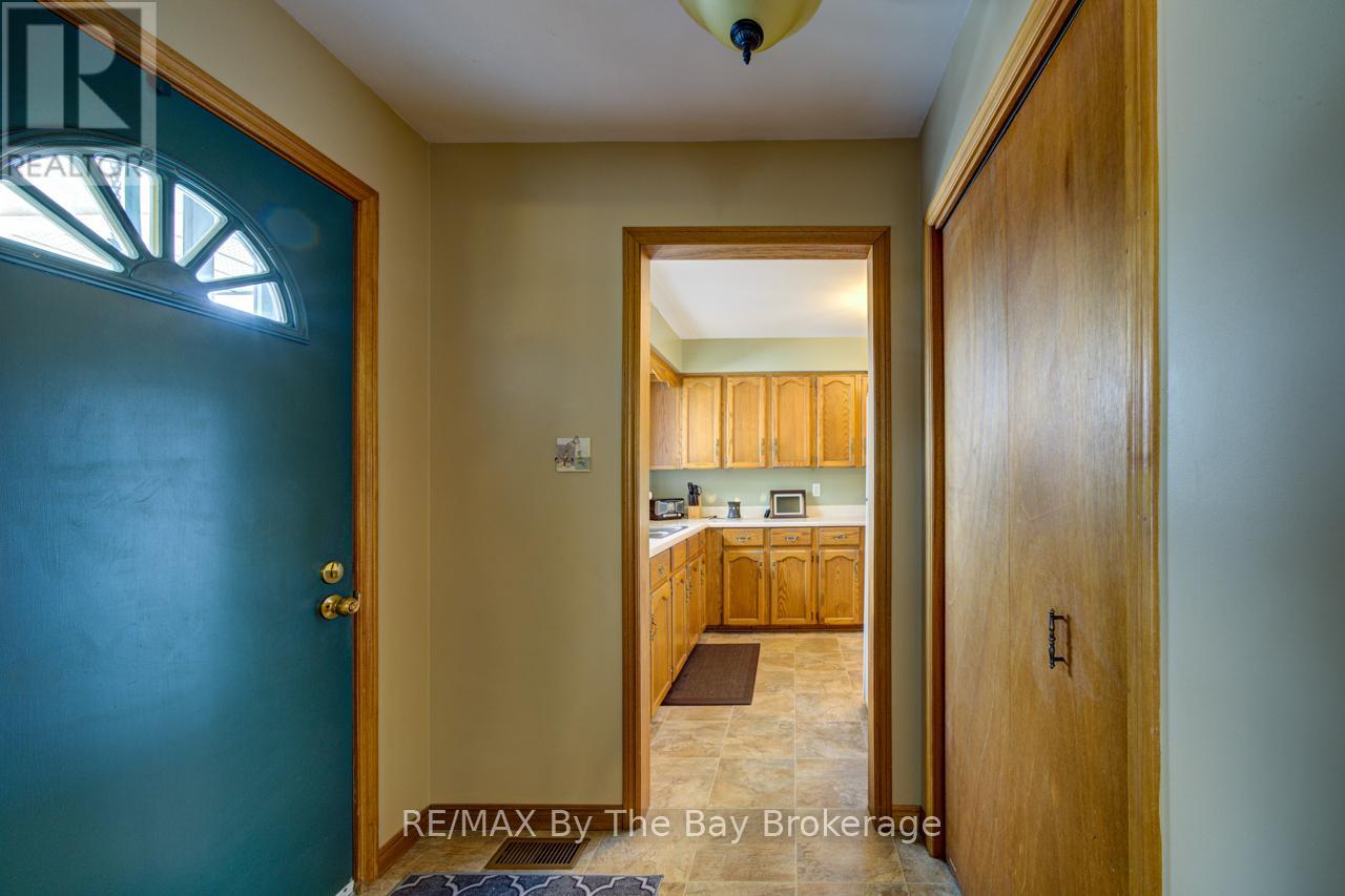 229 Datas Drive E, Clearview, Ontario  L0M 1S0 - Photo 5 - S12882000