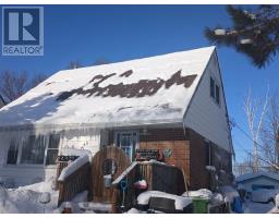 40 Robertson RD, Elliot Lake, Ontario