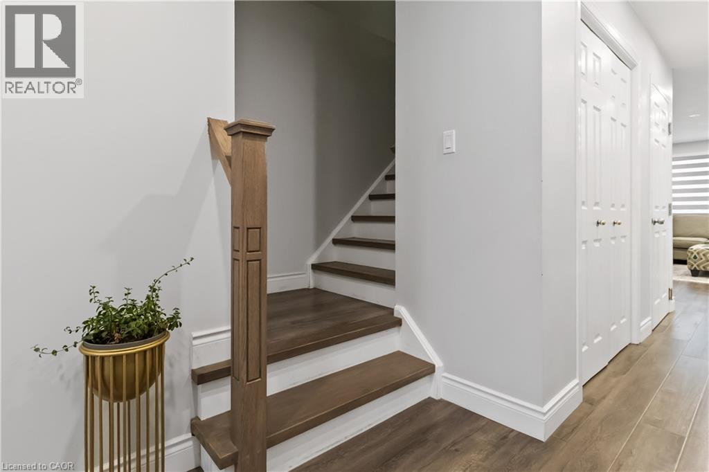 11 Bond Court, Guelph, Ontario  N1H 8N6 - Photo 8 - 40812112