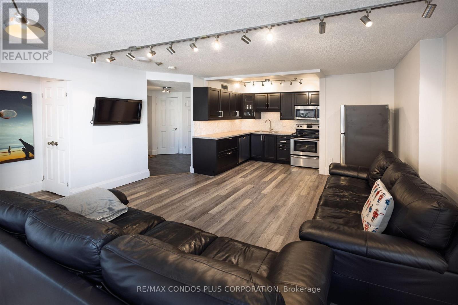 1807 - 55 Centre Avenue, Toronto, Ontario  M5G 1R4 - Photo 10 - C12881918