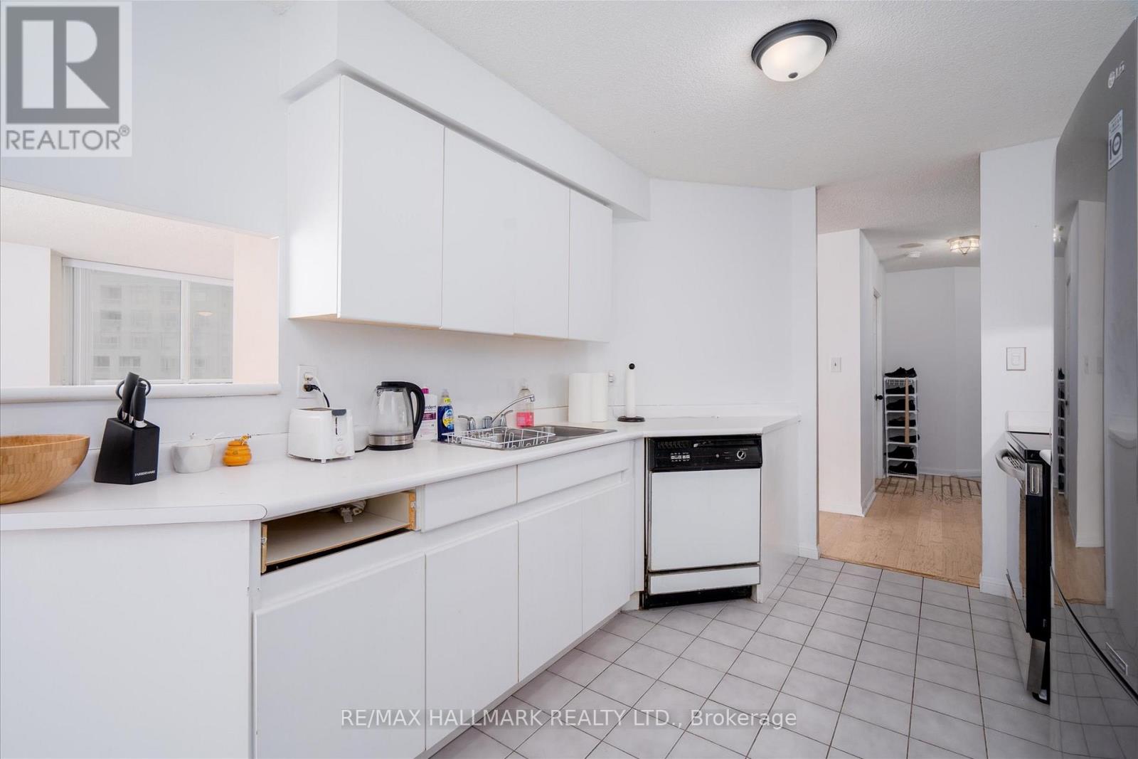 613 - 24 Wellesley Street W, Toronto, Ontario M4Y 2X6 - Photo 13 - C12881936