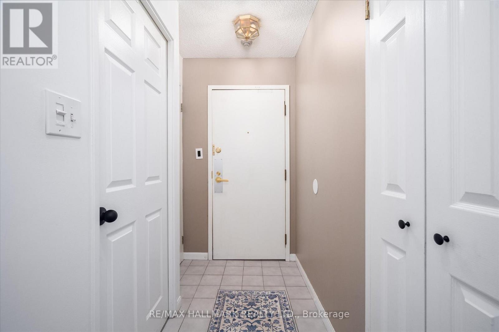 613 - 24 Wellesley Street W, Toronto, Ontario M4Y 2X6 - Photo 4 - C12881936