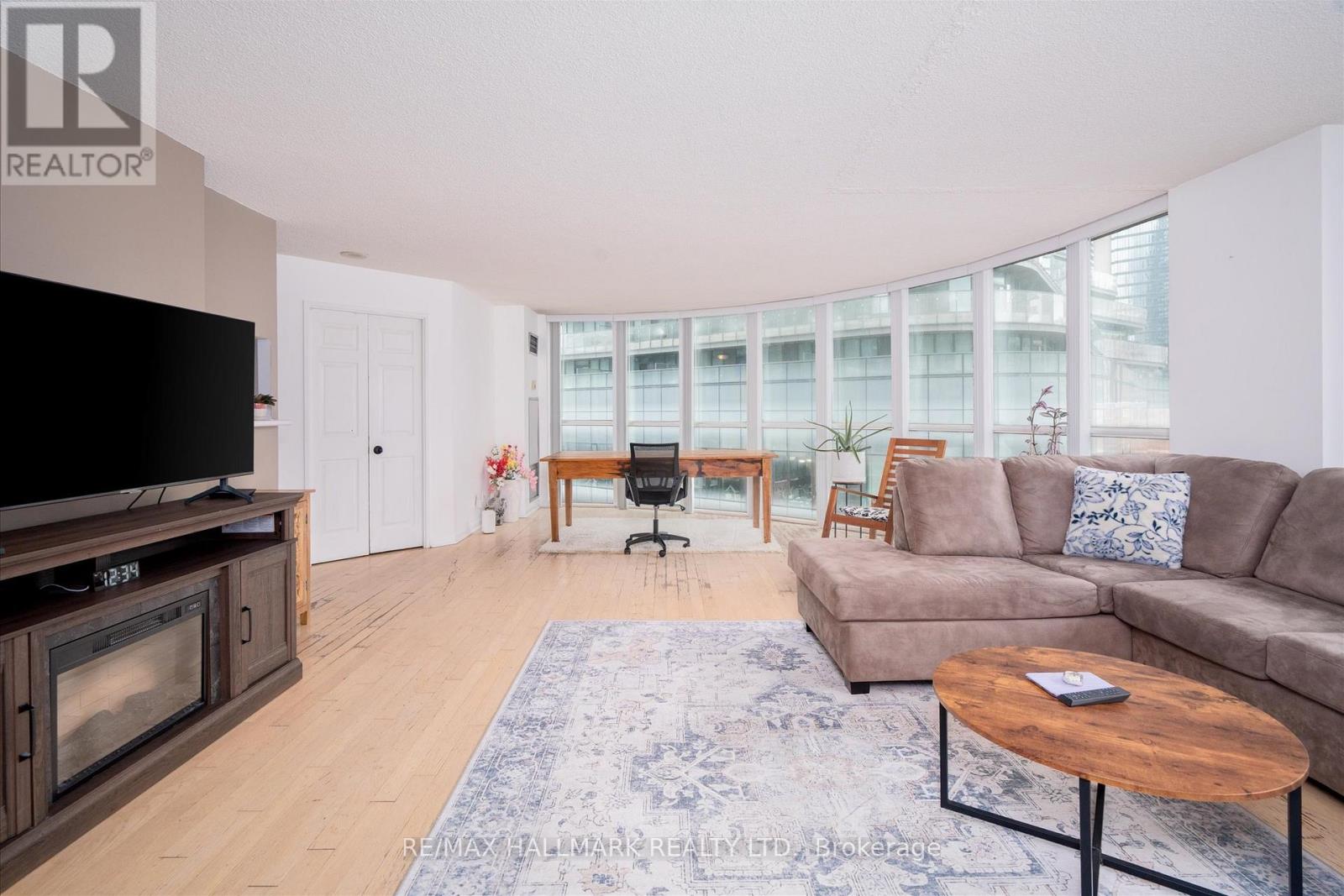 613 - 24 Wellesley Street W, Toronto, Ontario M4Y 2X6 - Photo 8 - C12881936