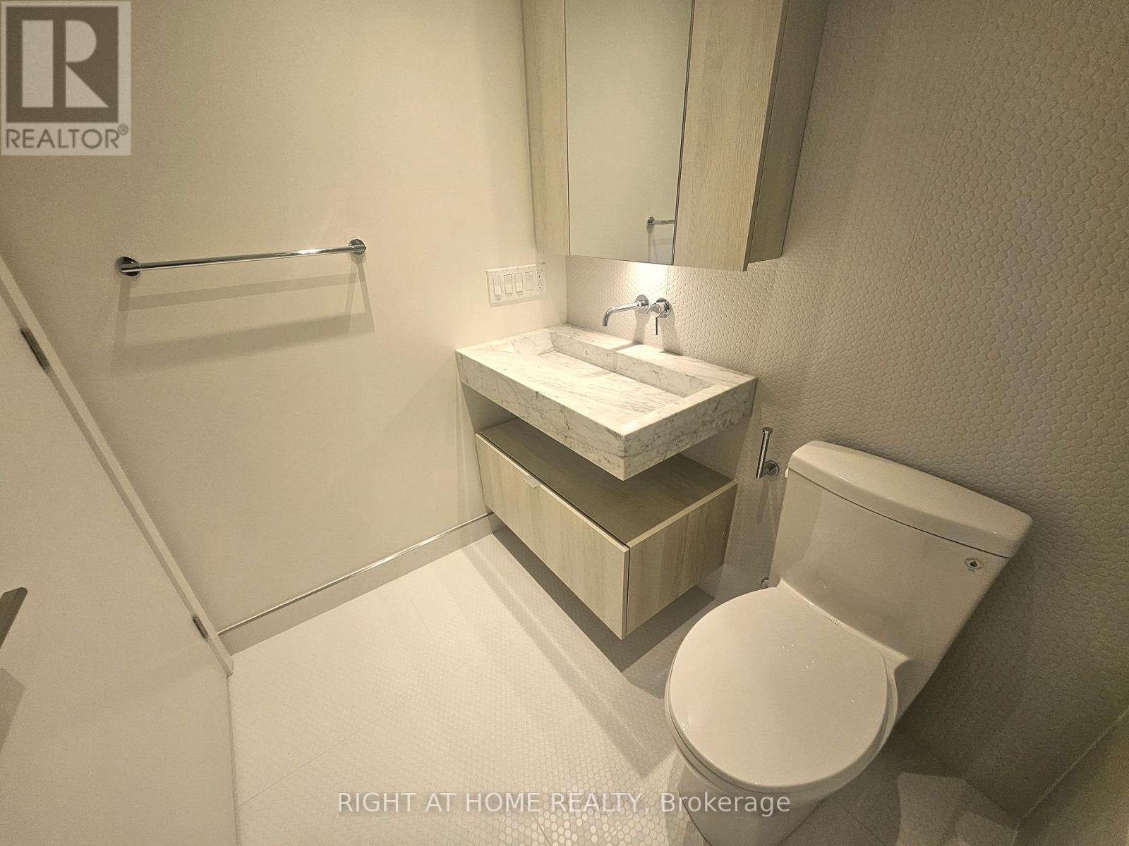 1711 - 11 Yorkville Avenue, Toronto, Ontario  M4W 0B7 - Photo 17 - C12882046