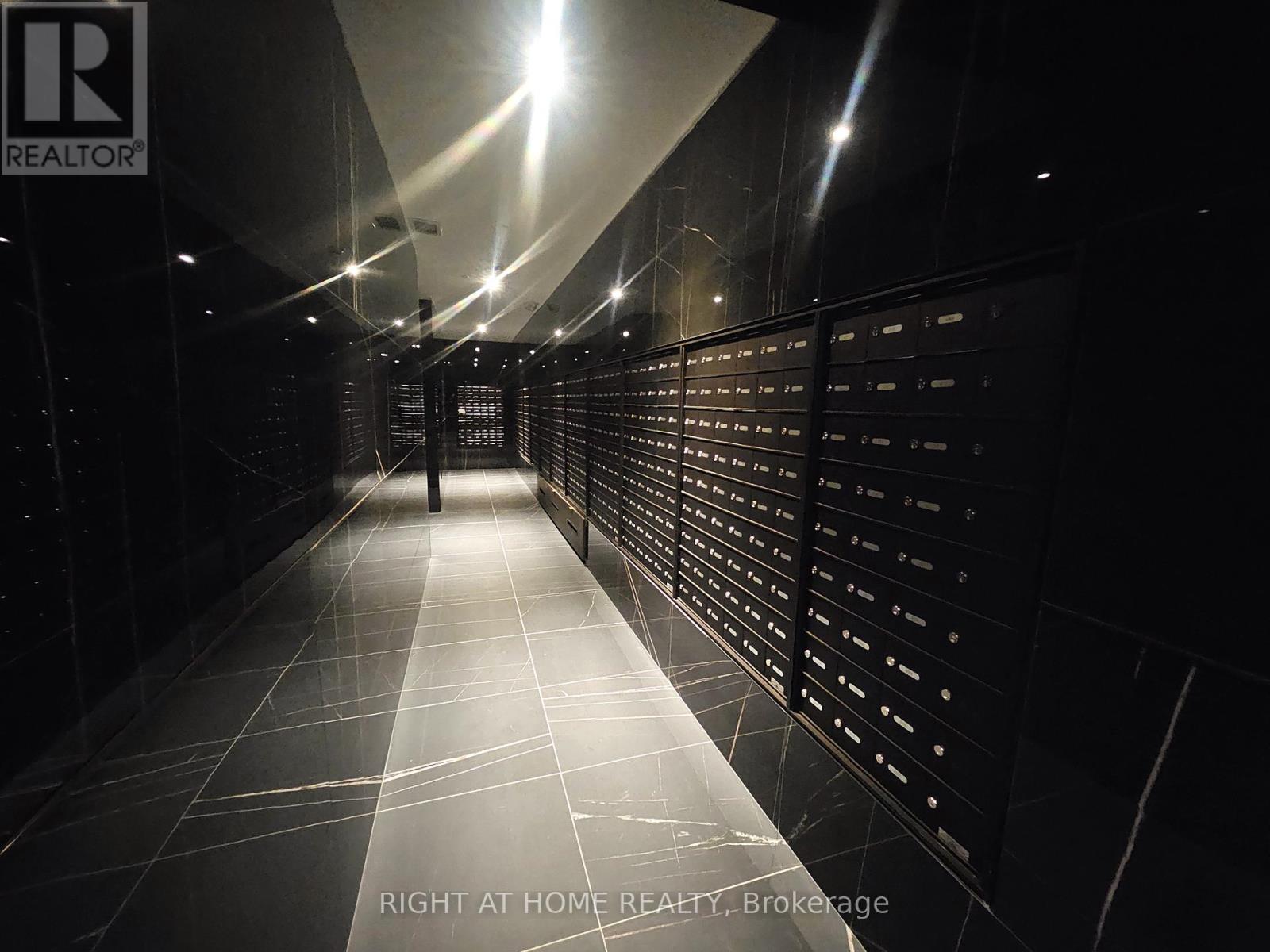 1711 - 11 Yorkville Avenue, Toronto, Ontario  M4W 0B7 - Photo 18 - C12882046