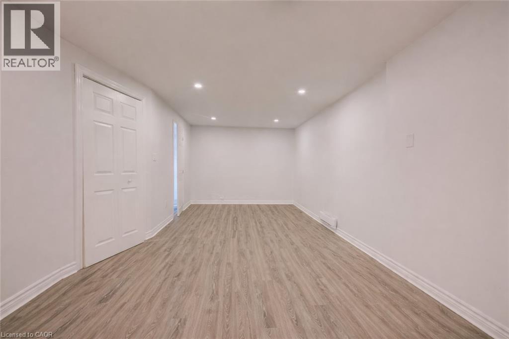 184 Westcourt Place, Waterloo, Ontario  N2L 2R7 - Photo 17 - 40810237