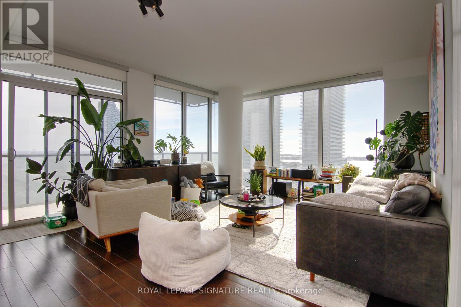 2110 - 1 Market Street, Toronto, Ontario  M5E 0A2 - Photo 2 - C12876794