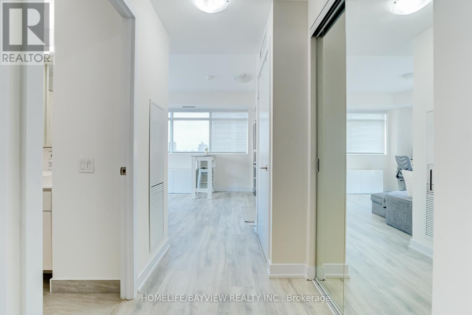 924 - 251 Manitoba Street, Toronto, Ontario M8Y 0C7 - Photo 7 - W12878204