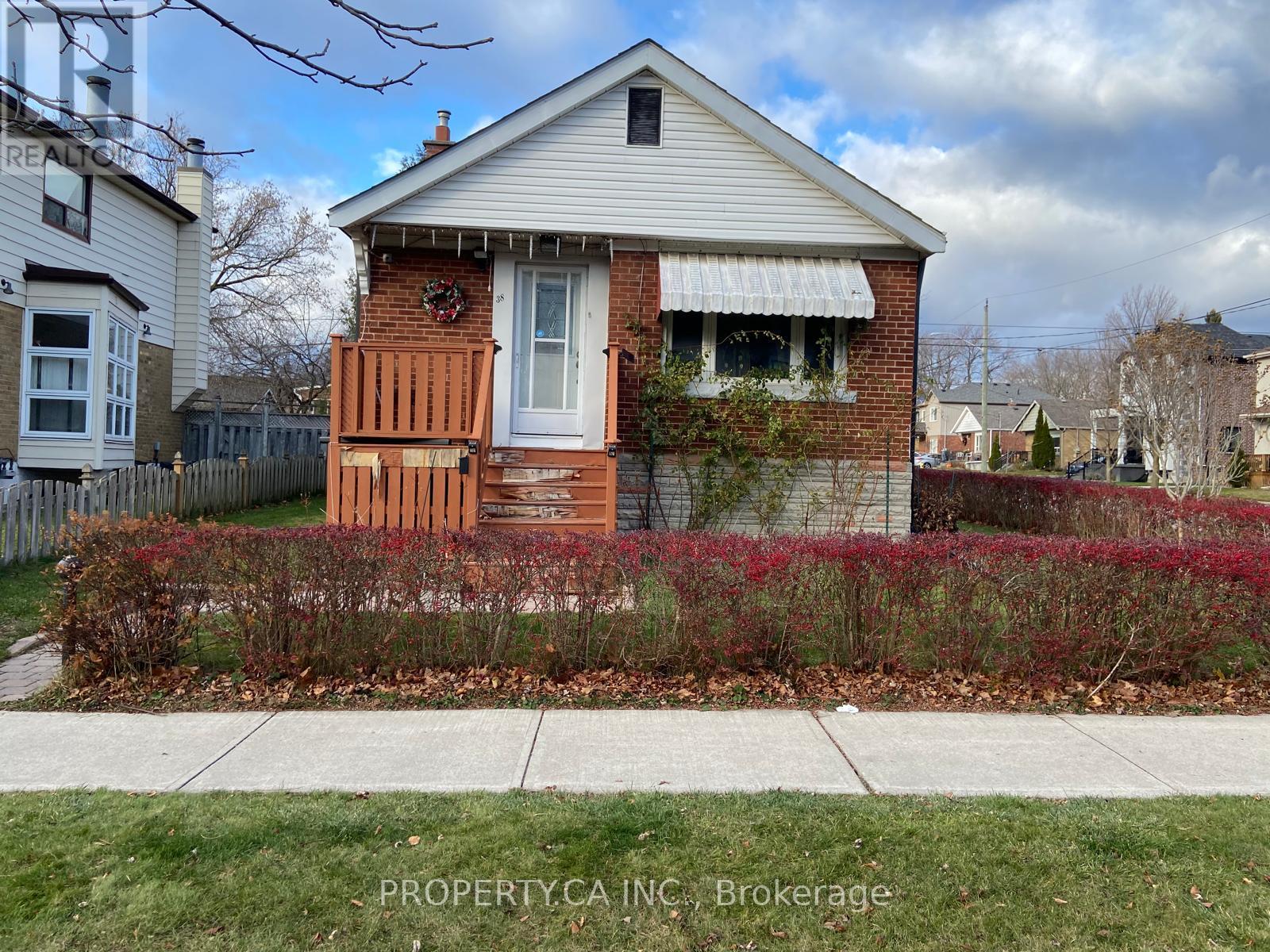 LOWER - 38 FLORENS AVENUE, Toronto, Ontario