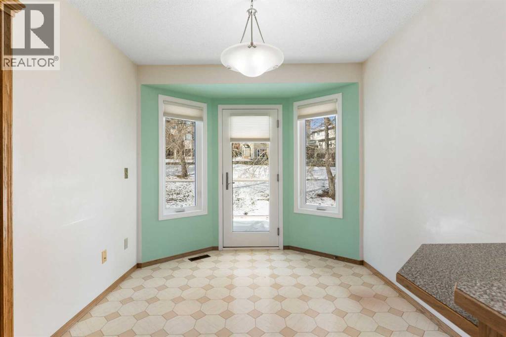 176 Christie Park Manor Sw, Calgary, Alberta  T3H 2T6 - Photo 11 - A2293322