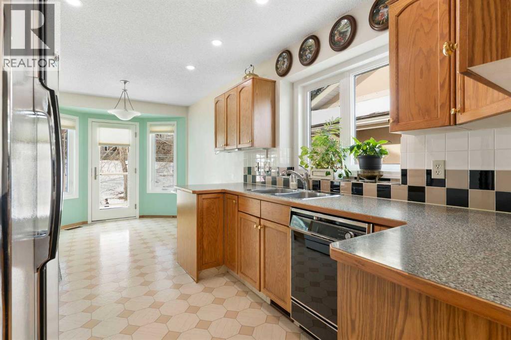 176 Christie Park Manor Sw, Calgary, Alberta  T3H 2T6 - Photo 8 - A2293322