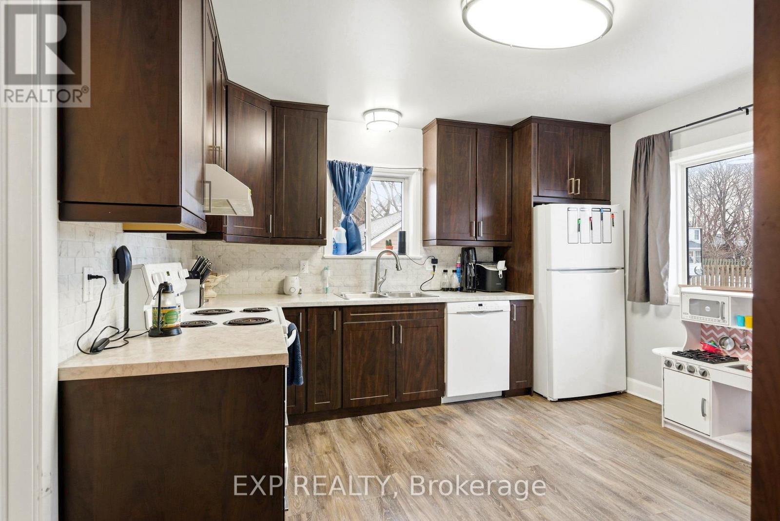 229 Fourth Street W, Cornwall, Ontario  K6J 2R9 - Photo 3 - X12881960