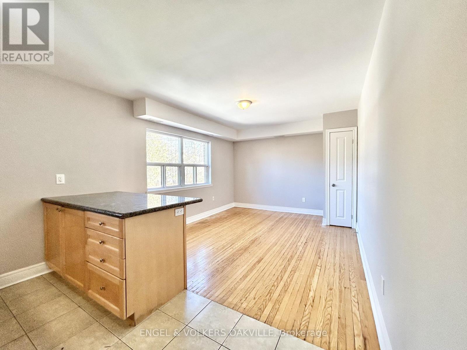 211 - 9 THIRTY THIRD STREET, Toronto, Ontario