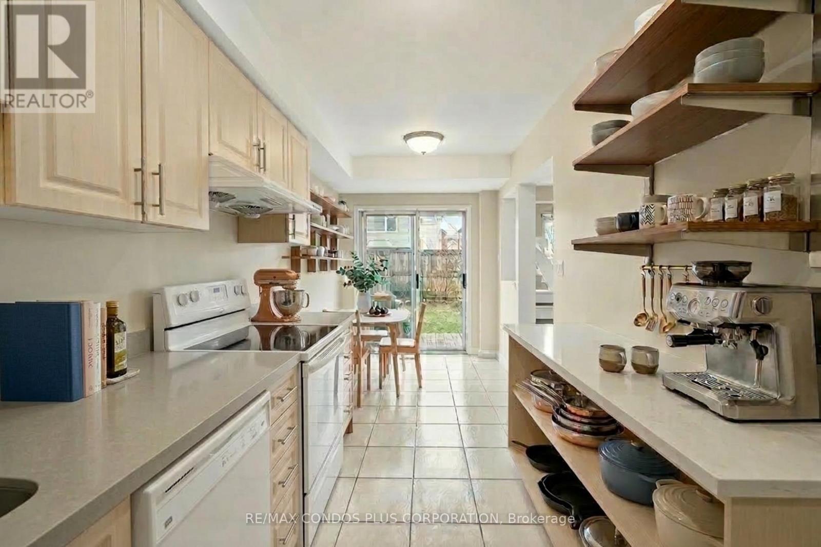 62 - 2945 Thomas Street, Mississauga, Ontario L5M 6C1 - Photo 3 - W12881944