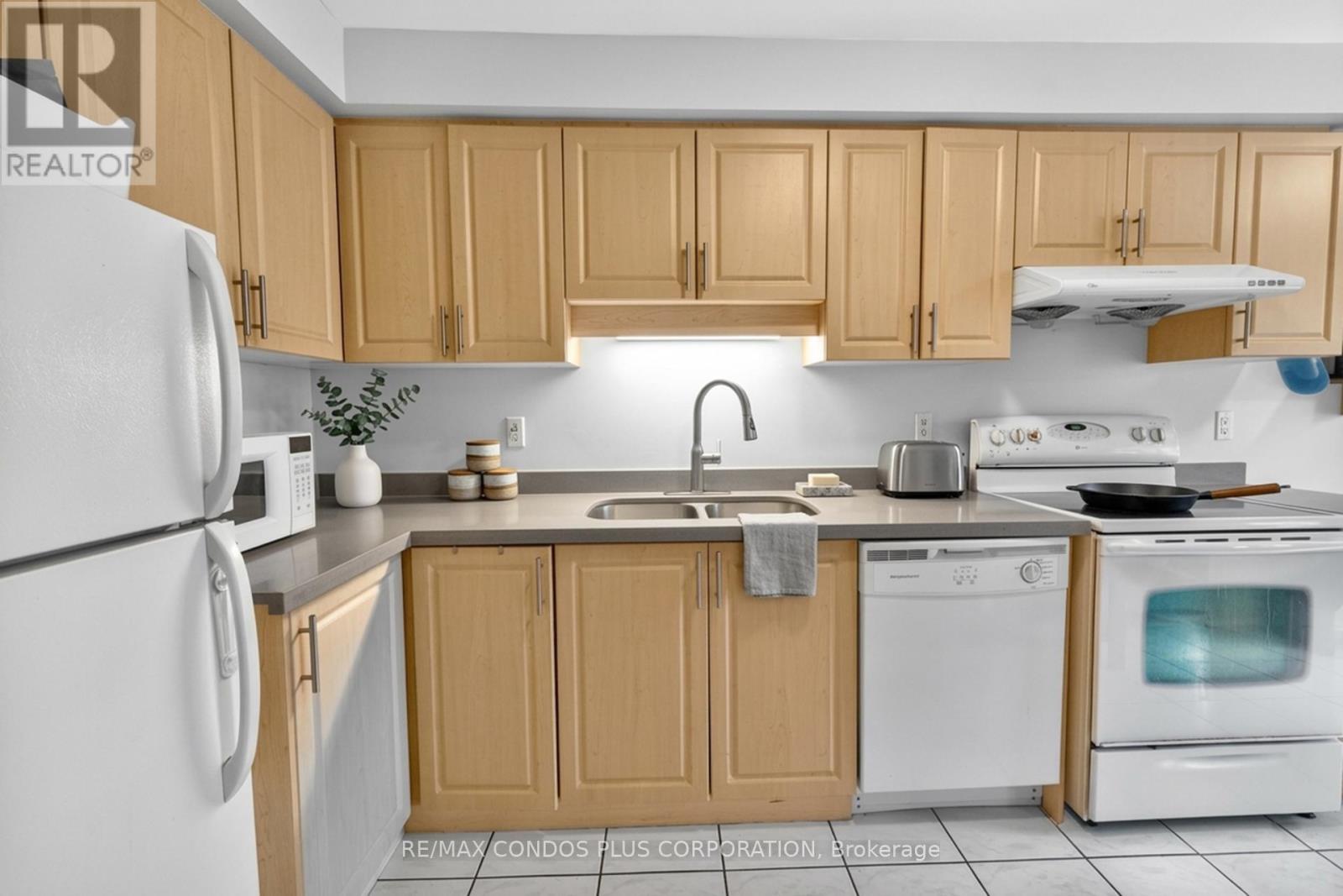 62 - 2945 Thomas Street, Mississauga, Ontario L5M 6C1 - Photo 4 - W12881944