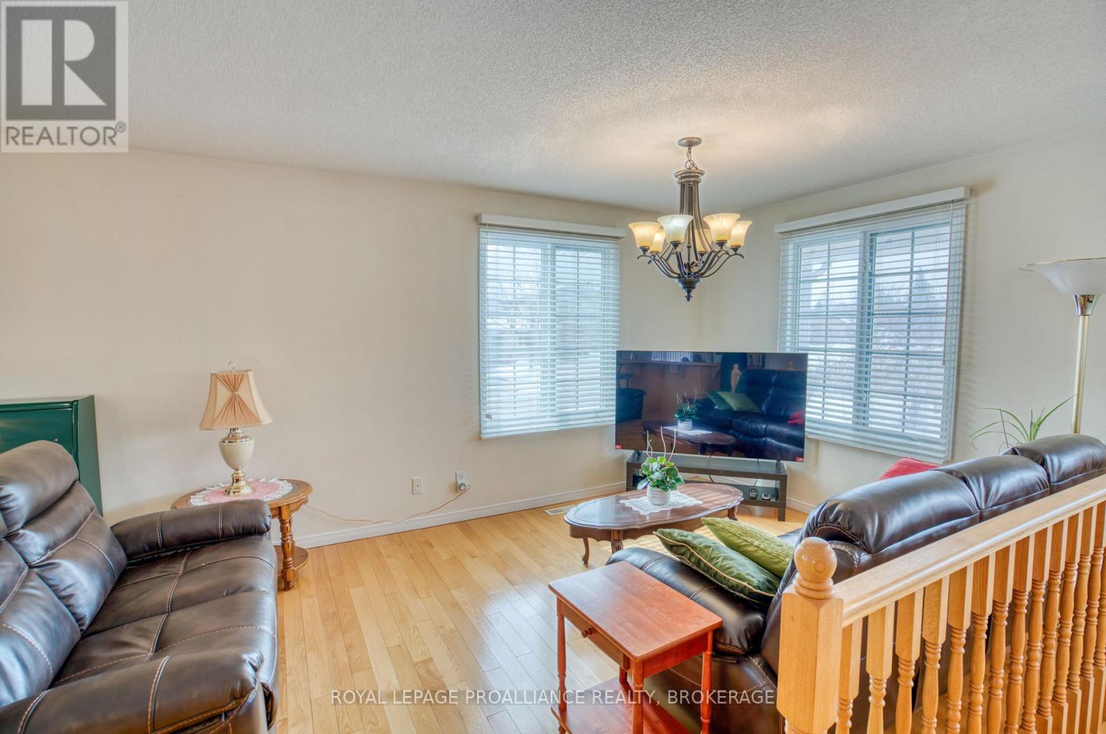662 Millbrook Crescent, Kingston, Ontario  K7M 7Z8 - Photo 11 - X12882054
