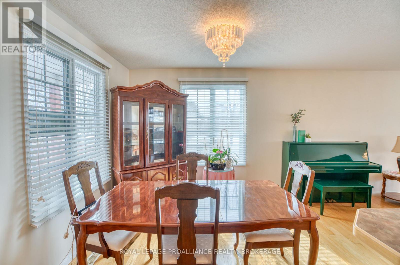 662 Millbrook Crescent, Kingston, Ontario  K7M 7Z8 - Photo 17 - X12882054