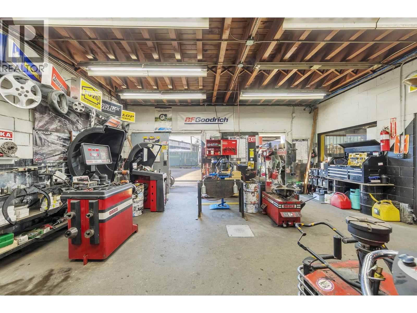 6092 Kingsway, Burnaby, British Columbia  V5J 1H3 - Photo 15 - C8077005