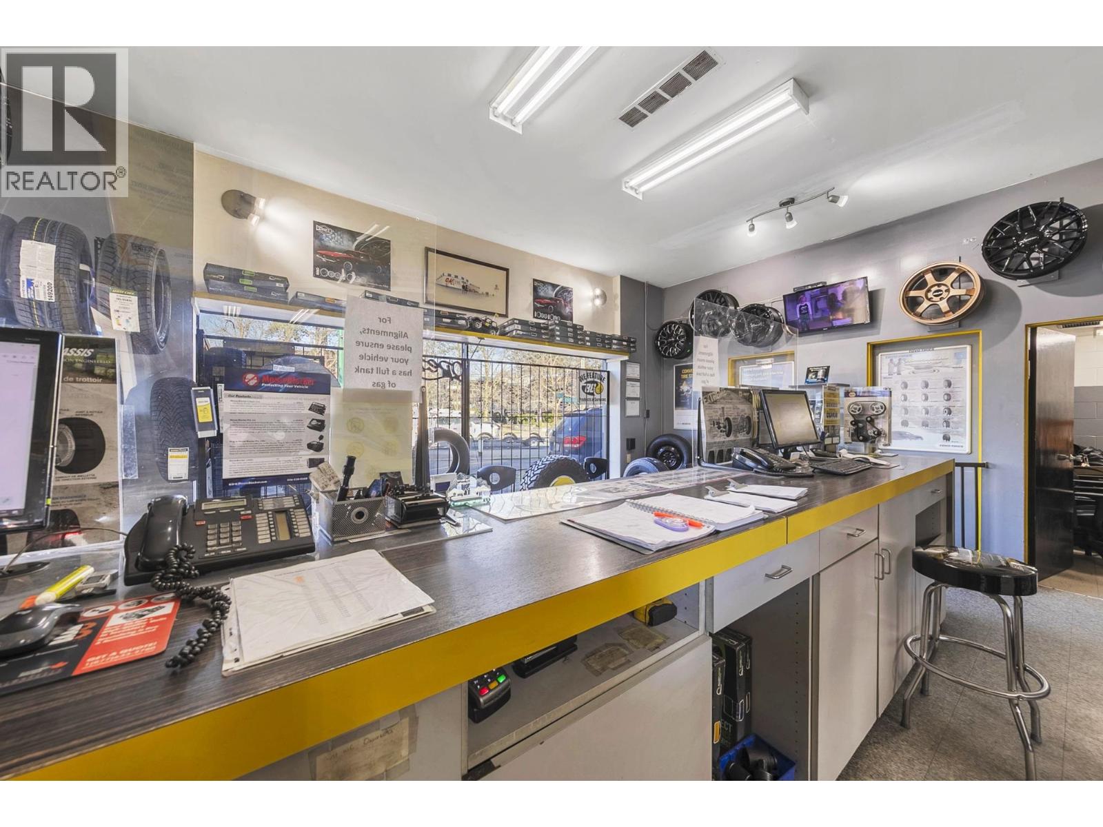 6092 Kingsway, Burnaby, British Columbia  V5J 1H3 - Photo 6 - C8077005