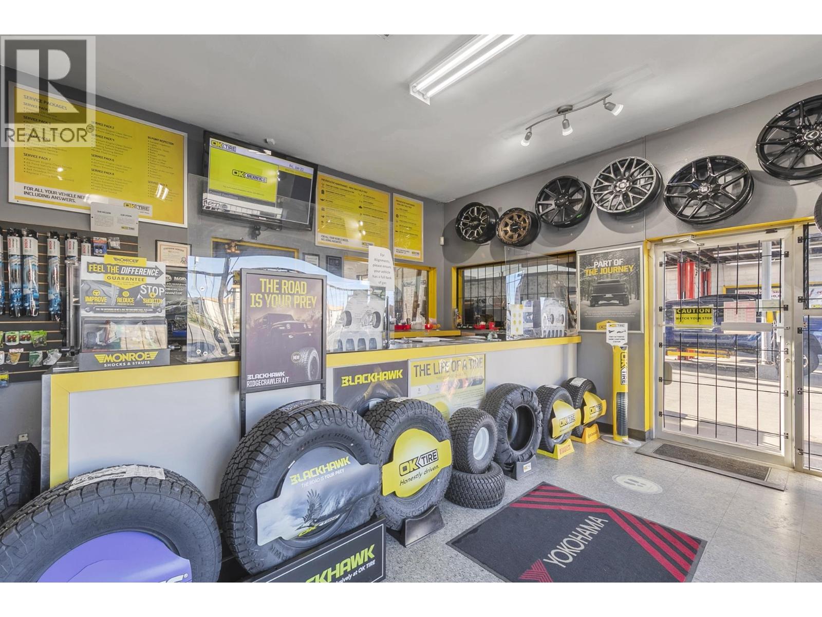 6092 Kingsway, Burnaby, British Columbia  V5J 1H3 - Photo 3 - C8077005