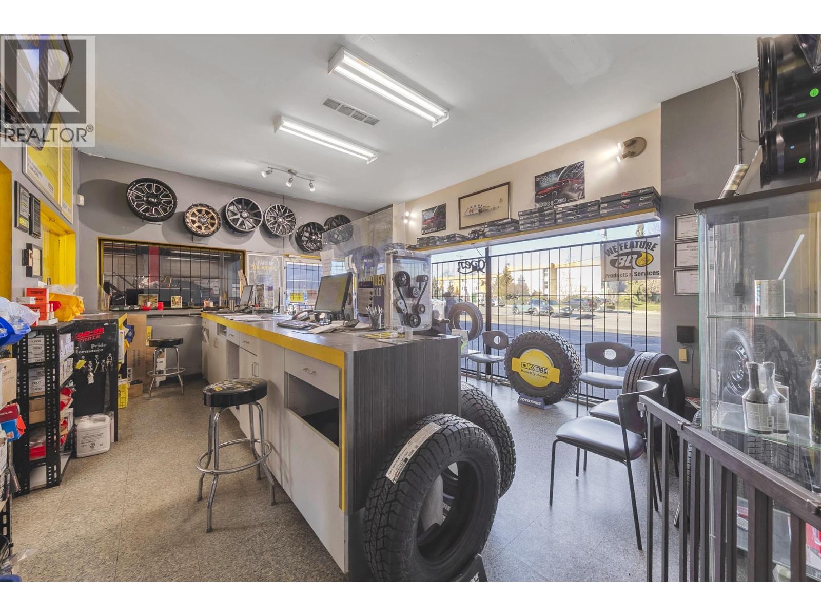 6092 Kingsway, Burnaby, British Columbia  V5J 1H3 - Photo 4 - C8077005