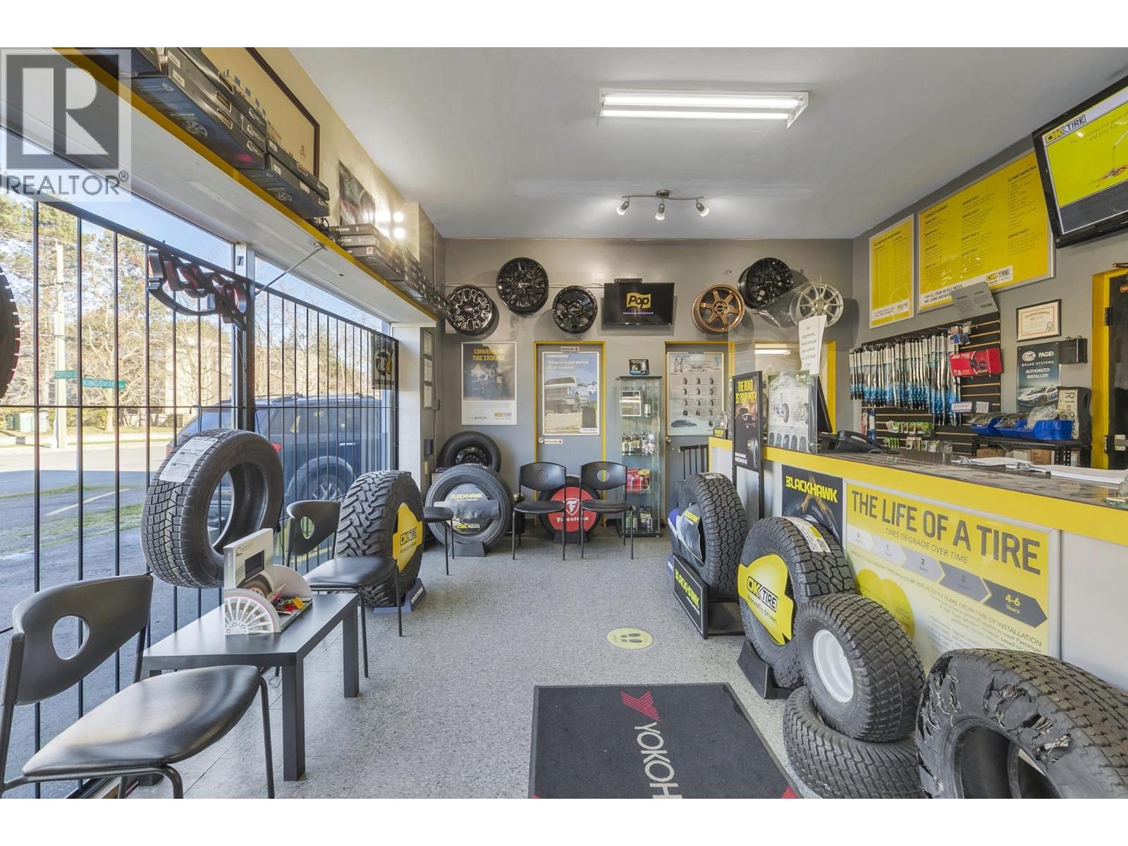 6092 Kingsway, Burnaby, British Columbia  V5J 1H3 - Photo 2 - C8077005