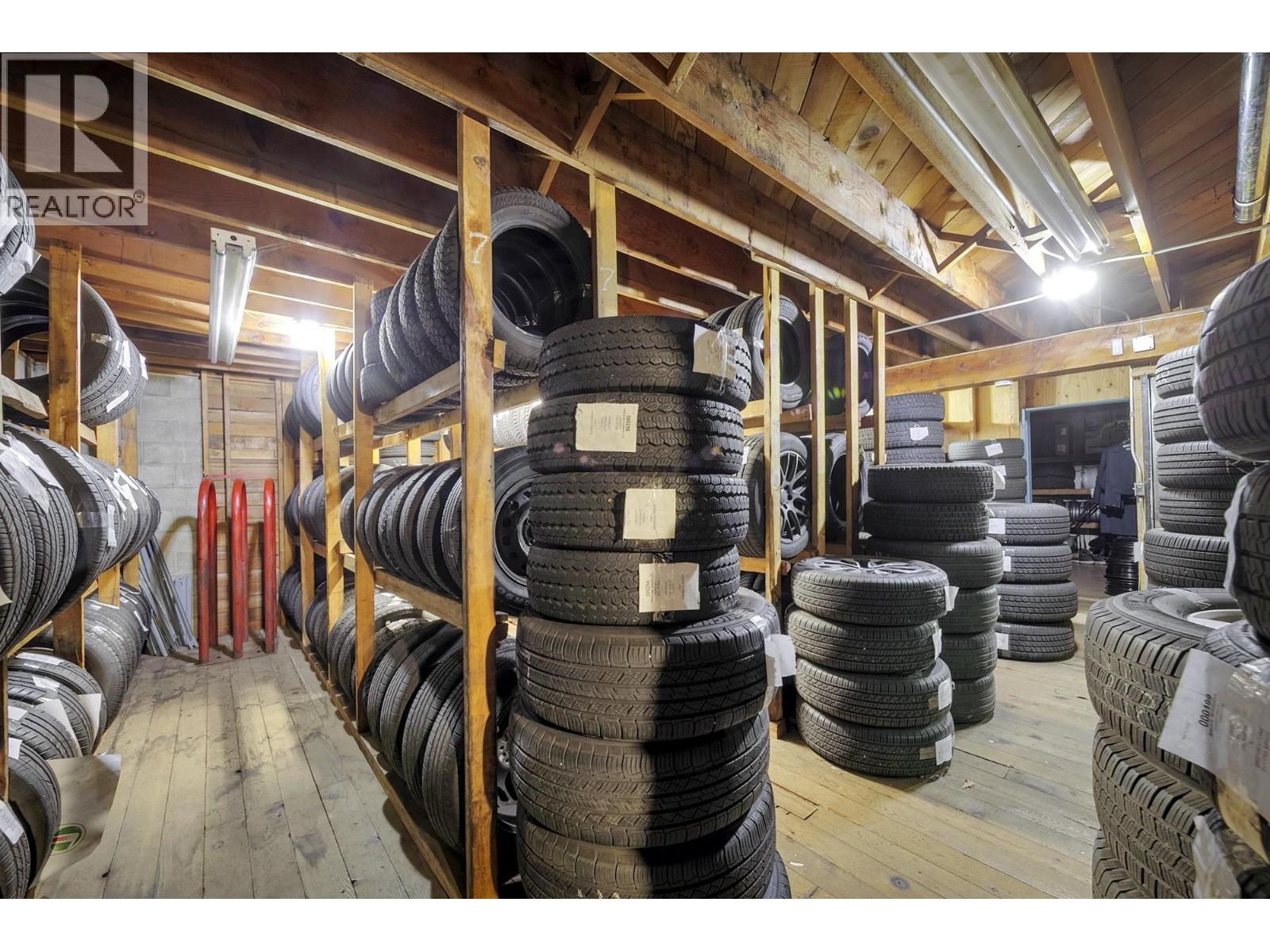 6092 Kingsway, Burnaby, British Columbia  V5J 1H3 - Photo 11 - C8077005