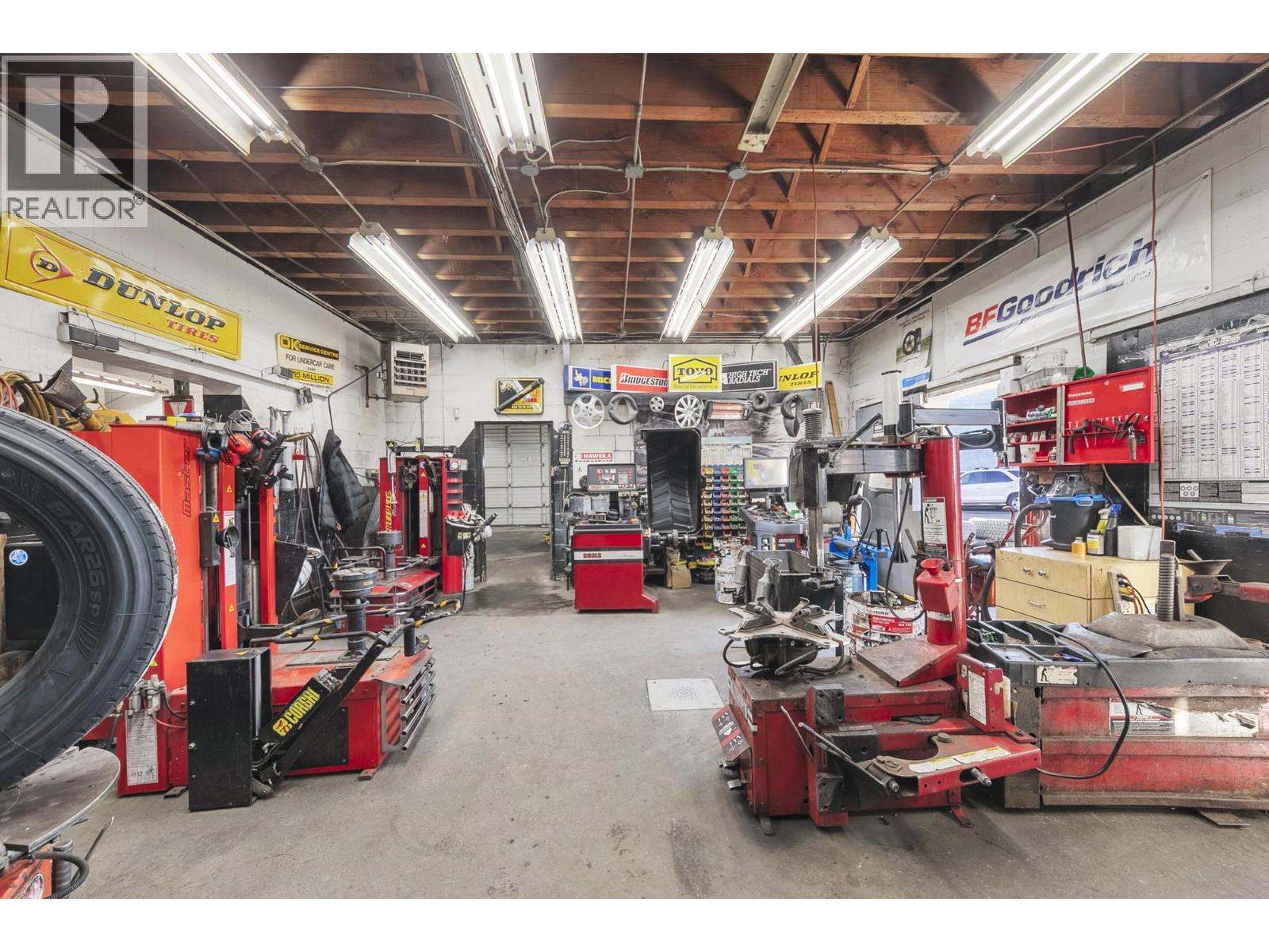 6092 Kingsway, Burnaby, British Columbia  V5J 1H3 - Photo 7 - C8077005