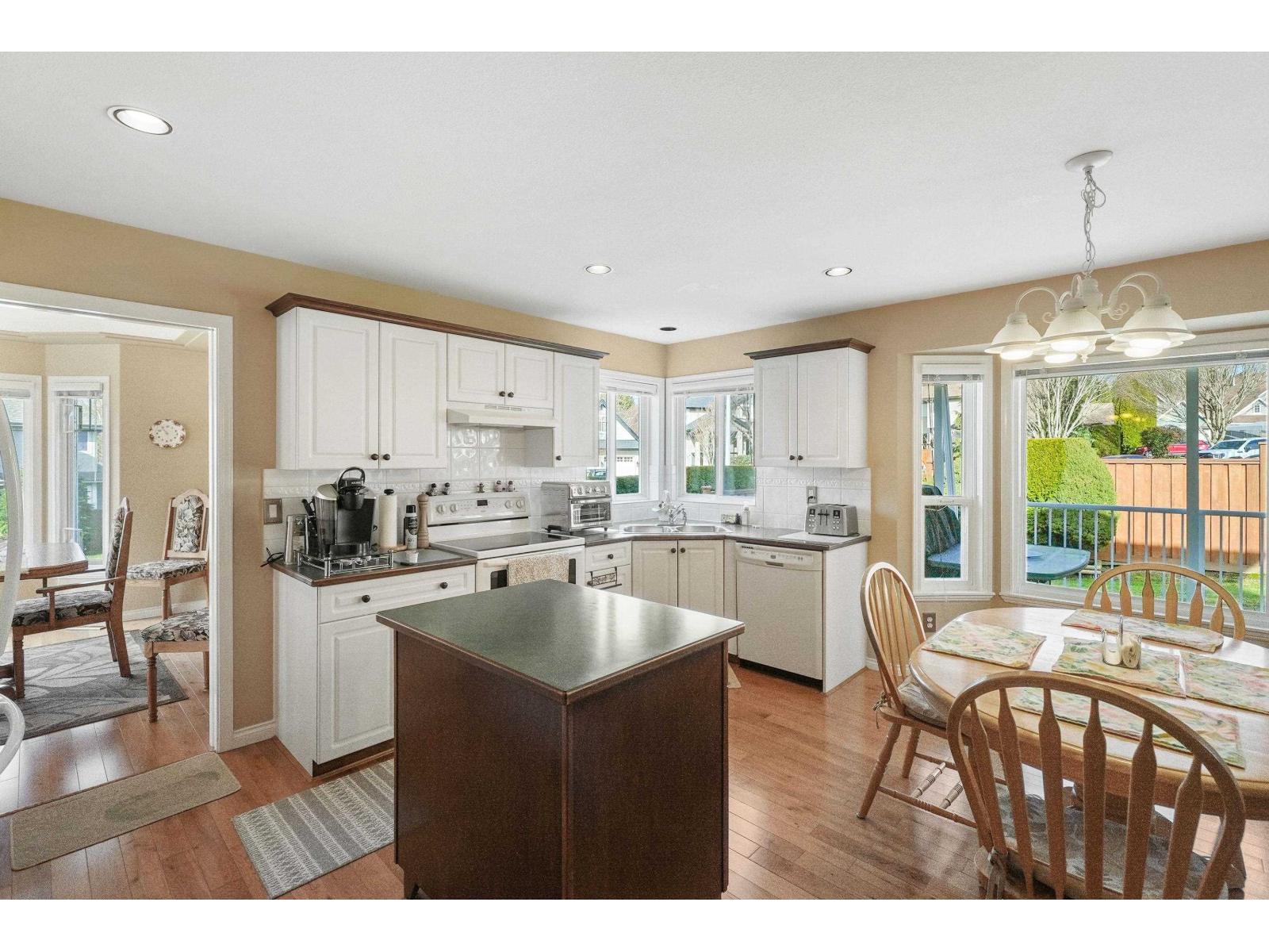 18111 68a Avenue, Surrey, British Columbia  V3S 9C2 - Photo 9 - R3099610