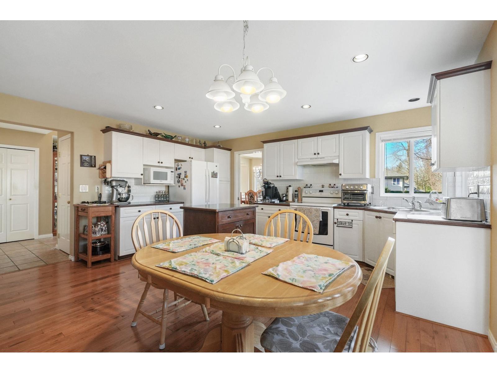 18111 68a Avenue, Surrey, British Columbia  V3S 9C2 - Photo 8 - R3099610