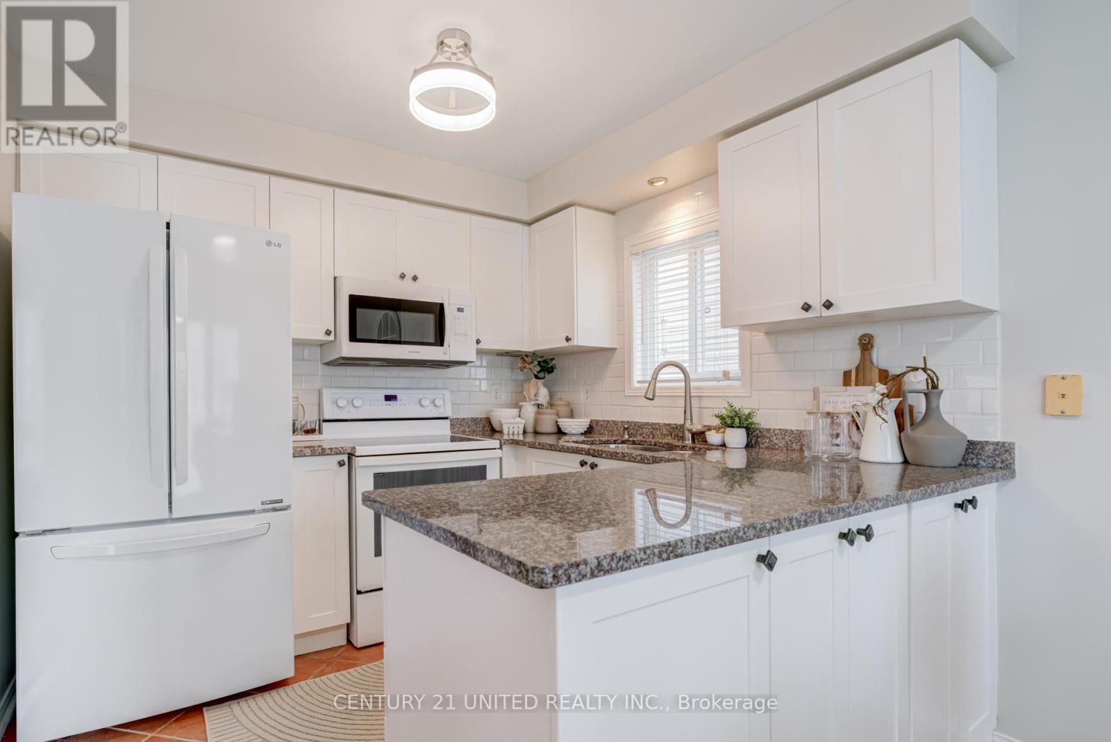 67 Ault Crescent, Whitby, Ontario  L1M 2G7 - Photo 14 - E12882158