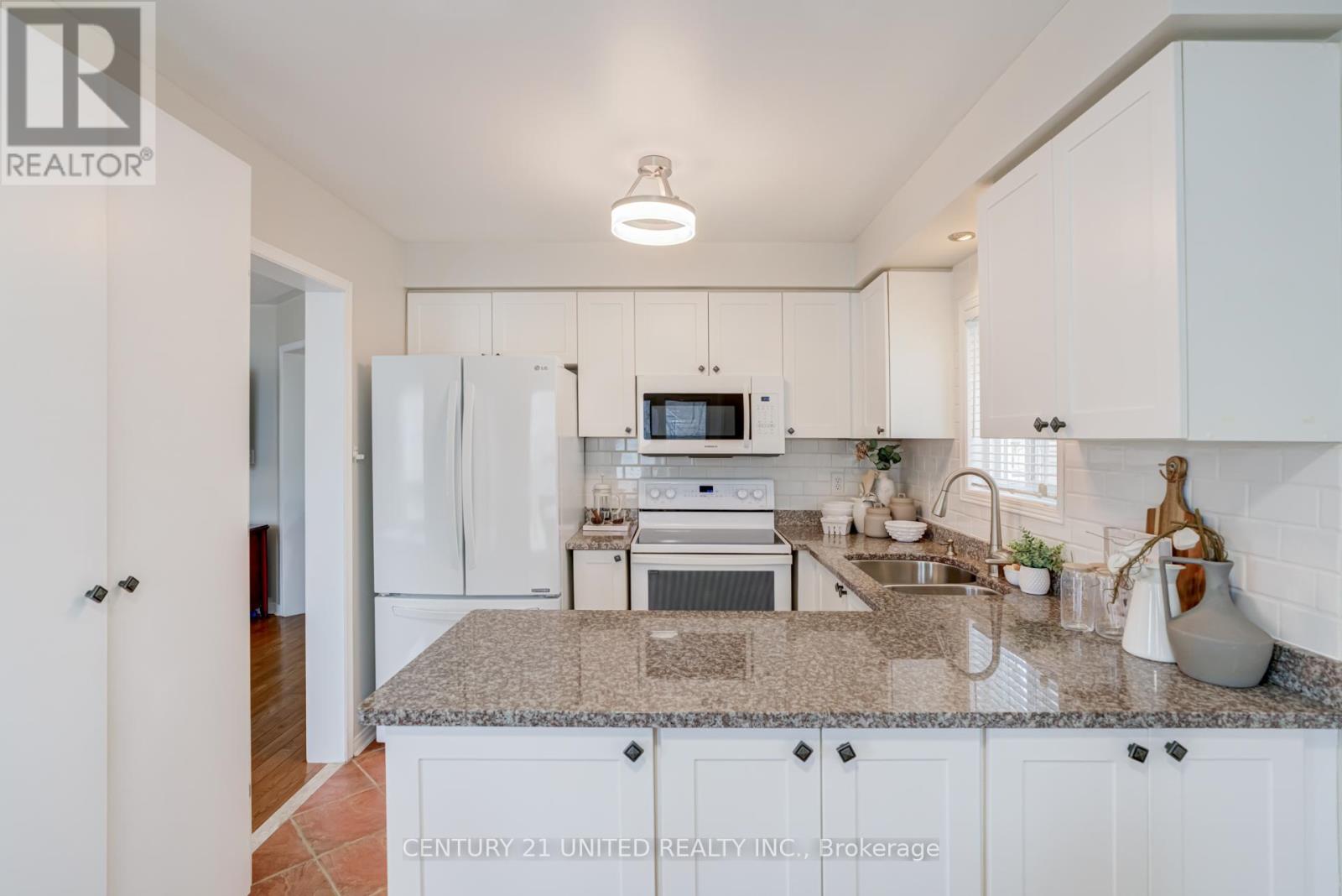 67 Ault Crescent, Whitby, Ontario  L1M 2G7 - Photo 15 - E12882158