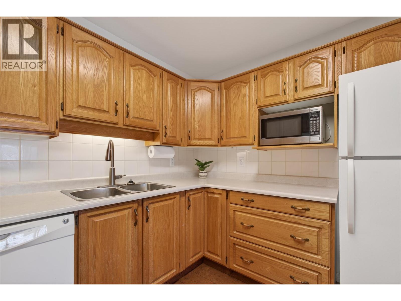 1055 Lawrence Avenue Unit# 101, Kelowna, British Columbia  V1Y 6M3 - Photo 11 - 10377459