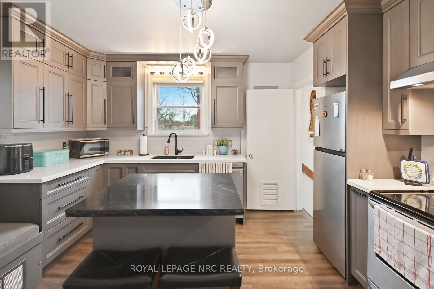 123 Sugarloaf Street, Port Colborne, Ontario  L3K 2N5 - Photo 19 - X12881044