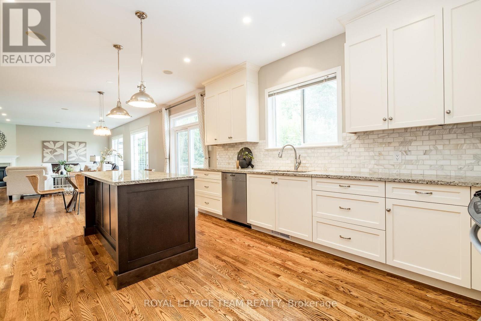 10 Beechgrove Gardens, Ottawa, Ontario  K2S 1W5 - Photo 13 - X12882122