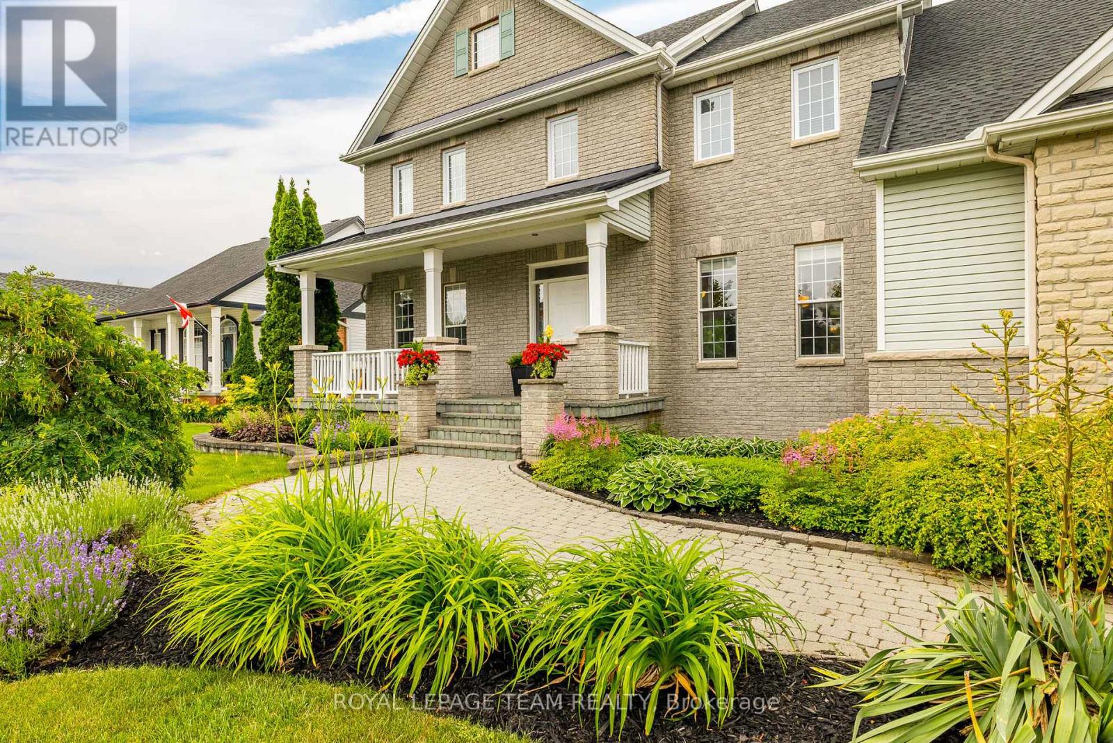 10 Beechgrove Gardens, Ottawa, Ontario  K2S 1W5 - Photo 3 - X12882122