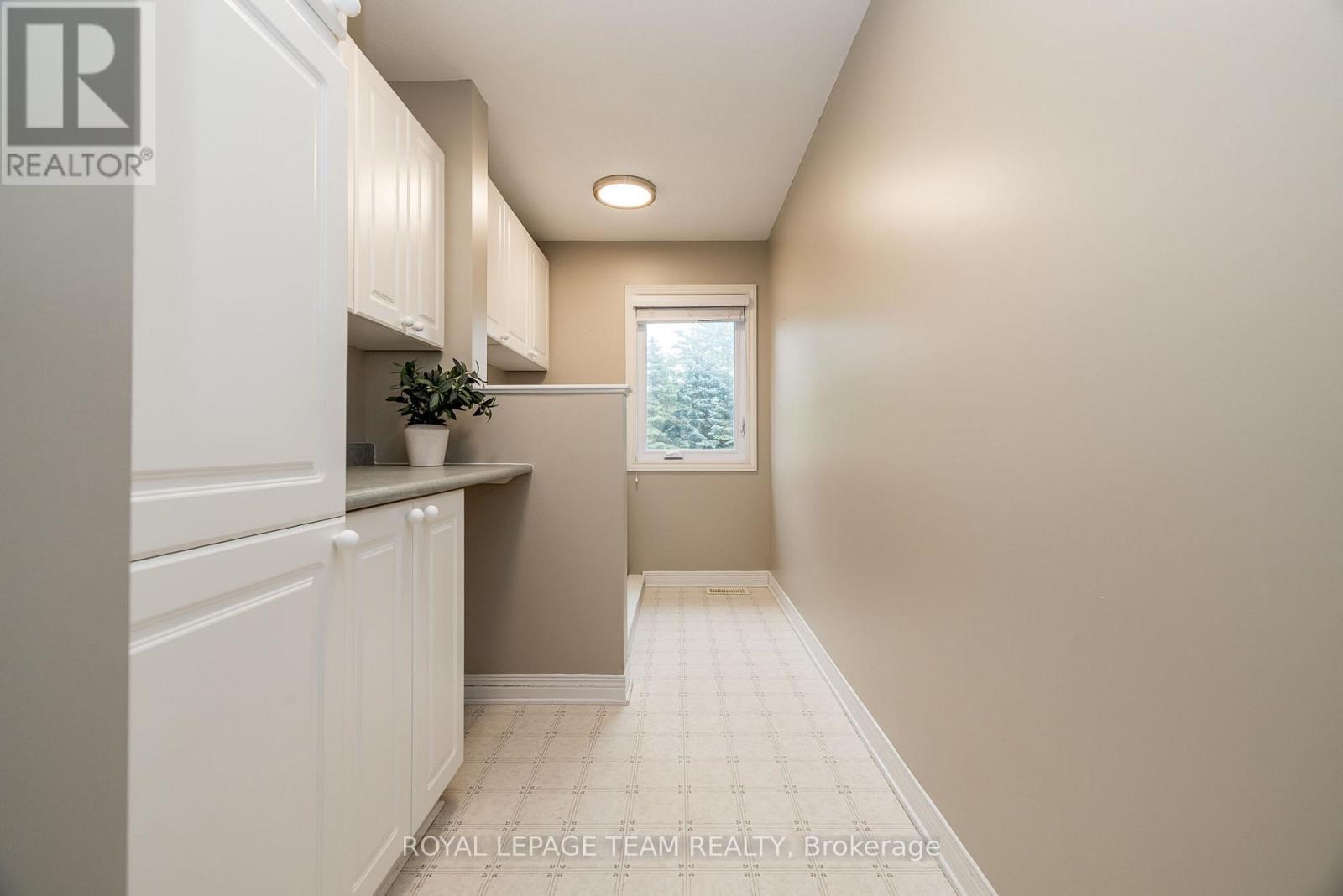 10 Beechgrove Gardens, Ottawa, Ontario  K2S 1W5 - Photo 34 - X12882122