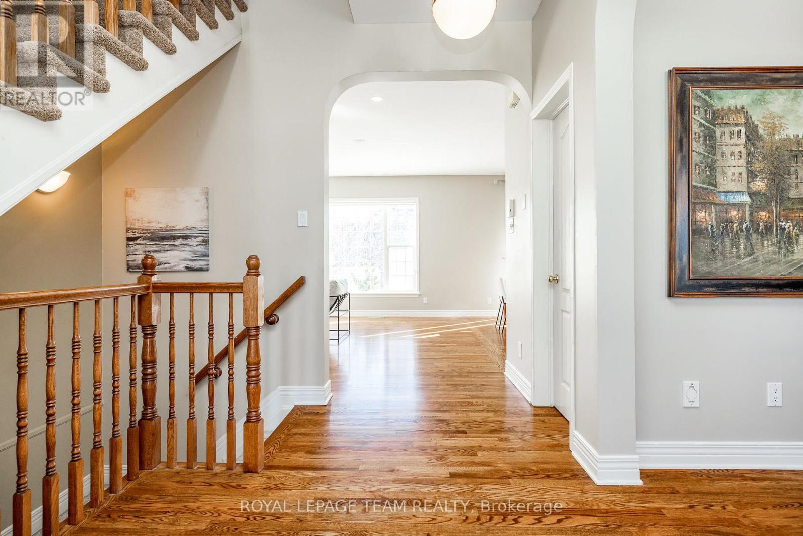 10 Beechgrove Gardens, Ottawa, Ontario  K2S 1W5 - Photo 5 - X12882122