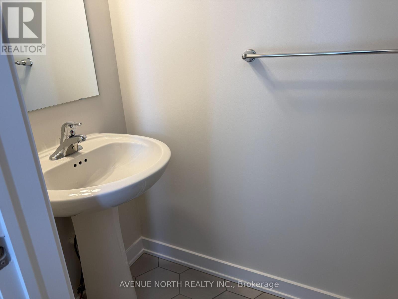 646 Corporal Private, Ottawa, Ontario  K1X 0M7 - Photo 4 - X12763814