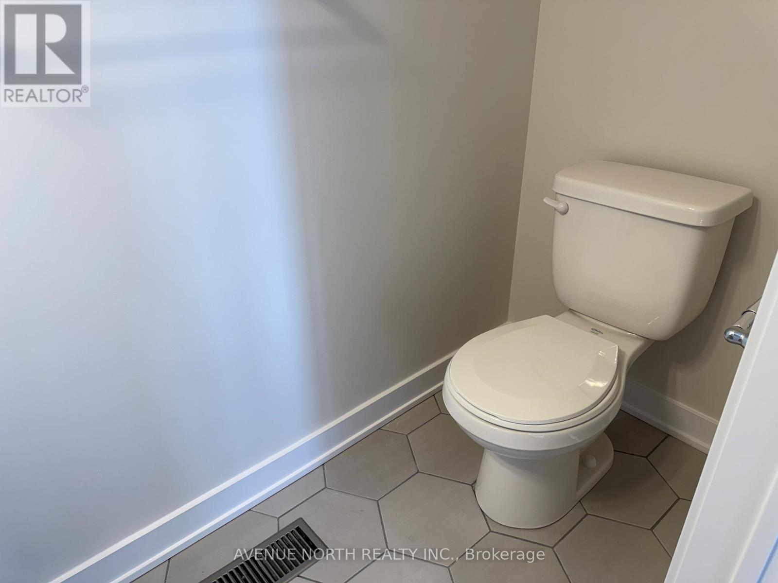 646 Corporal Private, Ottawa, Ontario  K1X 0M7 - Photo 5 - X12763814