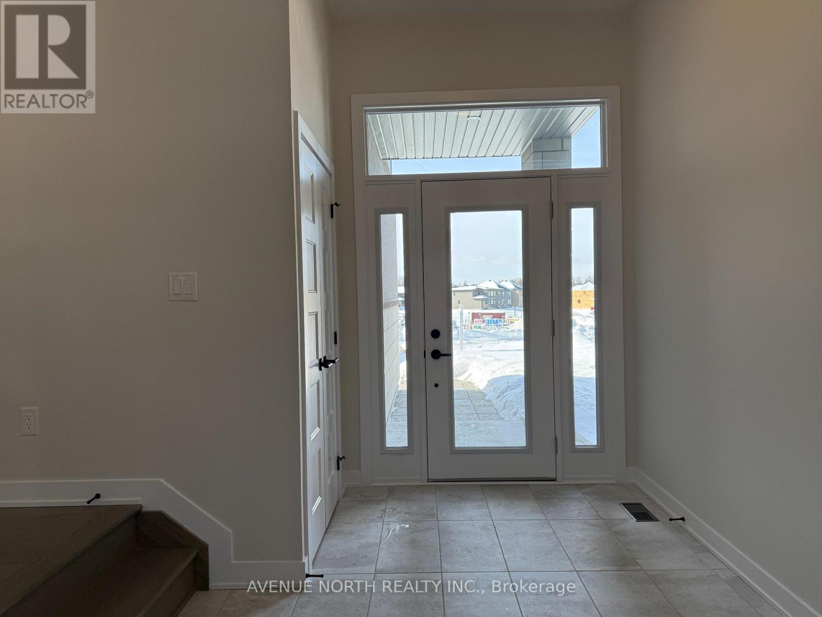 210 Ginebik Way, Ottawa, Ontario  K1X 0H4 - Photo 2 - X12763824