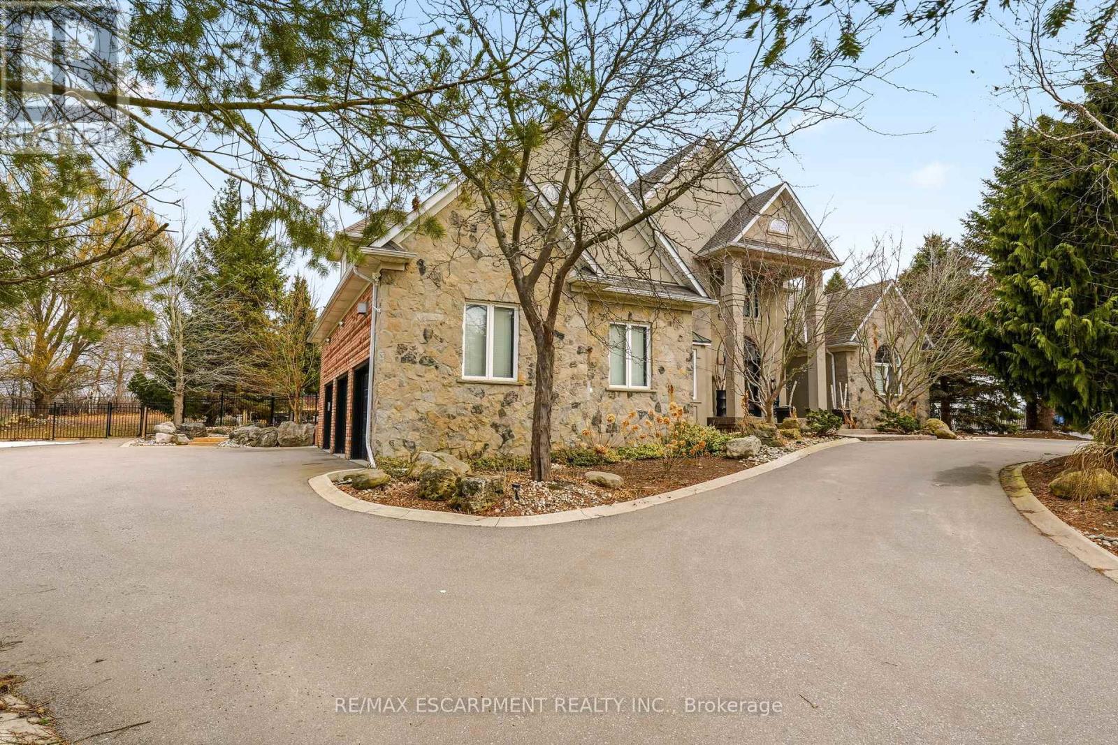 15 Palomino Drive, Hamilton, Ontario  L0R 1H3 - Photo 3 - X12871666