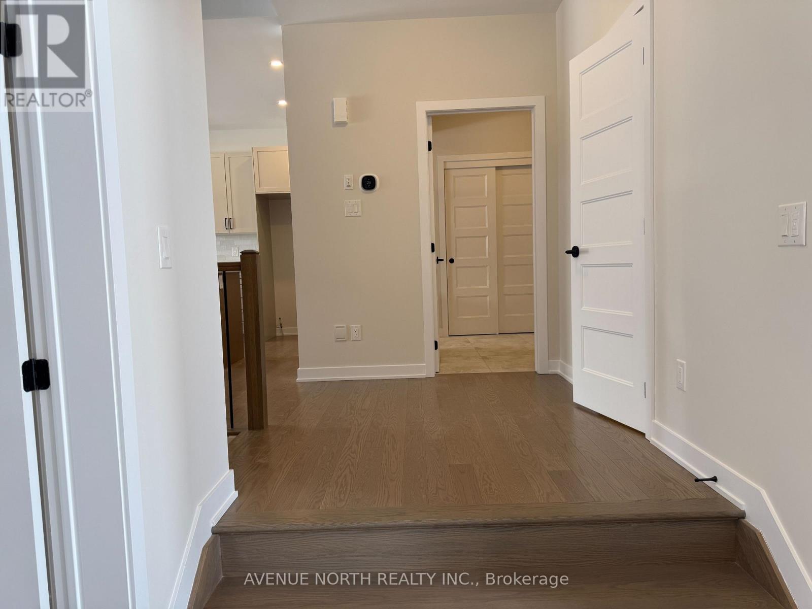 210 Ginebik Way, Ottawa, Ontario  K1X 0H4 - Photo 5 - X12763824