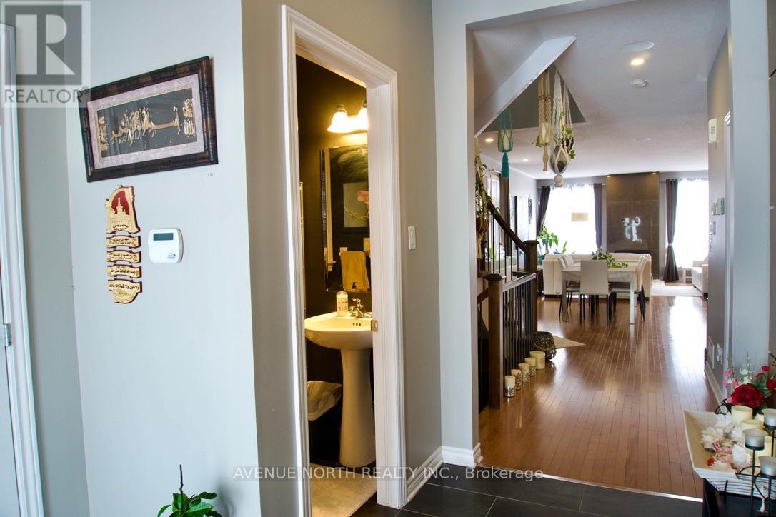 513 Egret Way, Ottawa, Ontario  K2C 3H2 - Photo 3 - X12790924