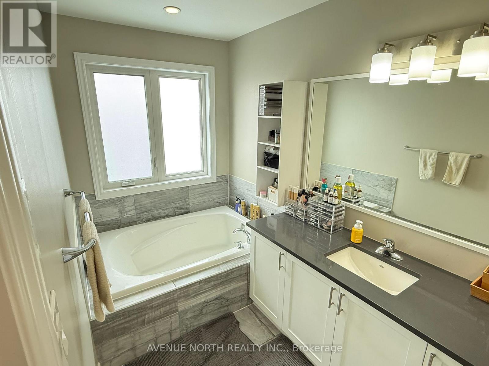 821 Cedar Creek Drive, Ottawa, Ontario K1T 0B3 - Photo 27 - X12835546