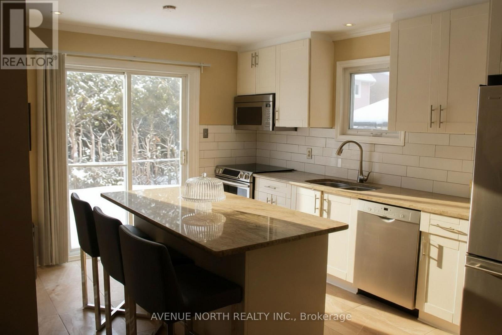 365 Lefebvre Way, Ottawa, Ontario  K1E 2W5 - Photo 8 - X12828712