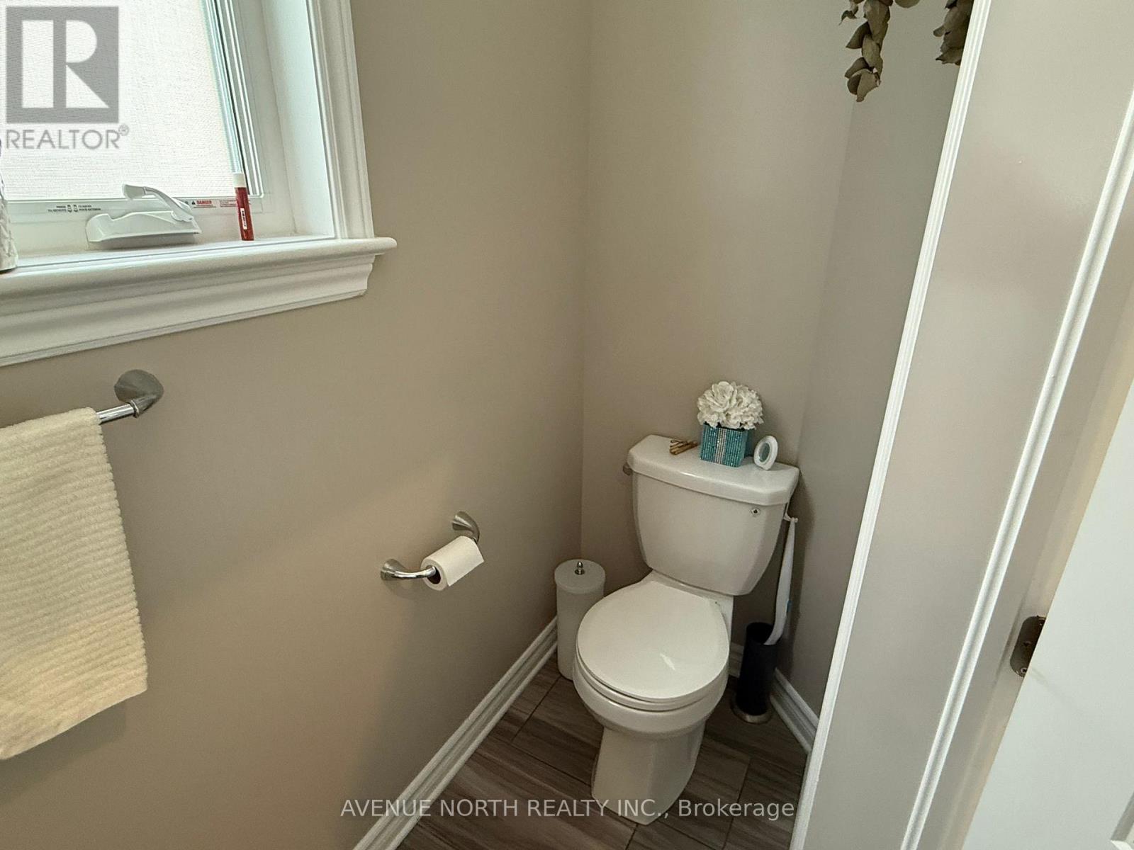 821 Cedar Creek Drive, Ottawa, Ontario K1T 0B3 - Photo 7 - X12835546