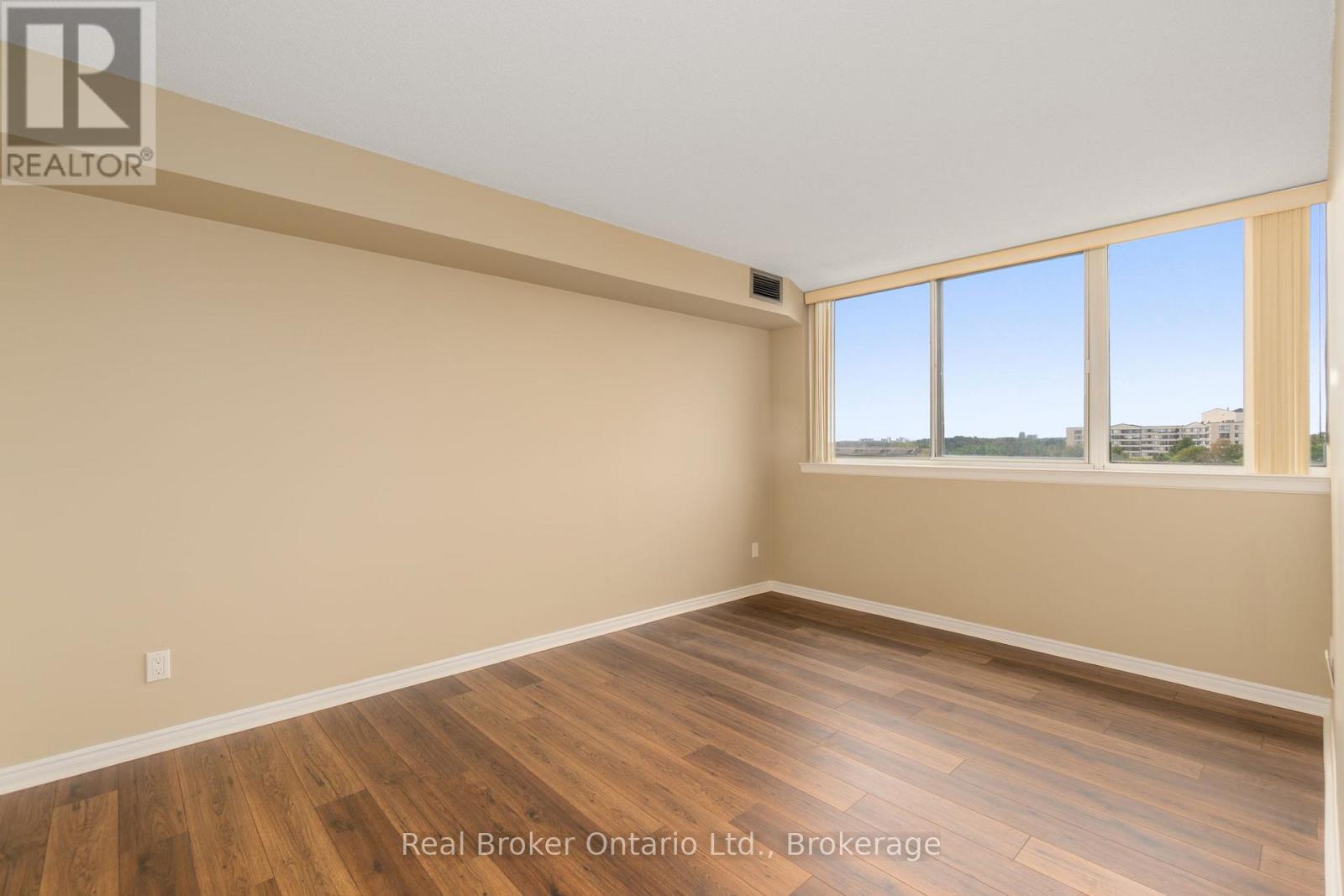 502 - 880 Dundas Street W, Mississauga, Ontario L5C 4H3 - Photo 11 - W12882150