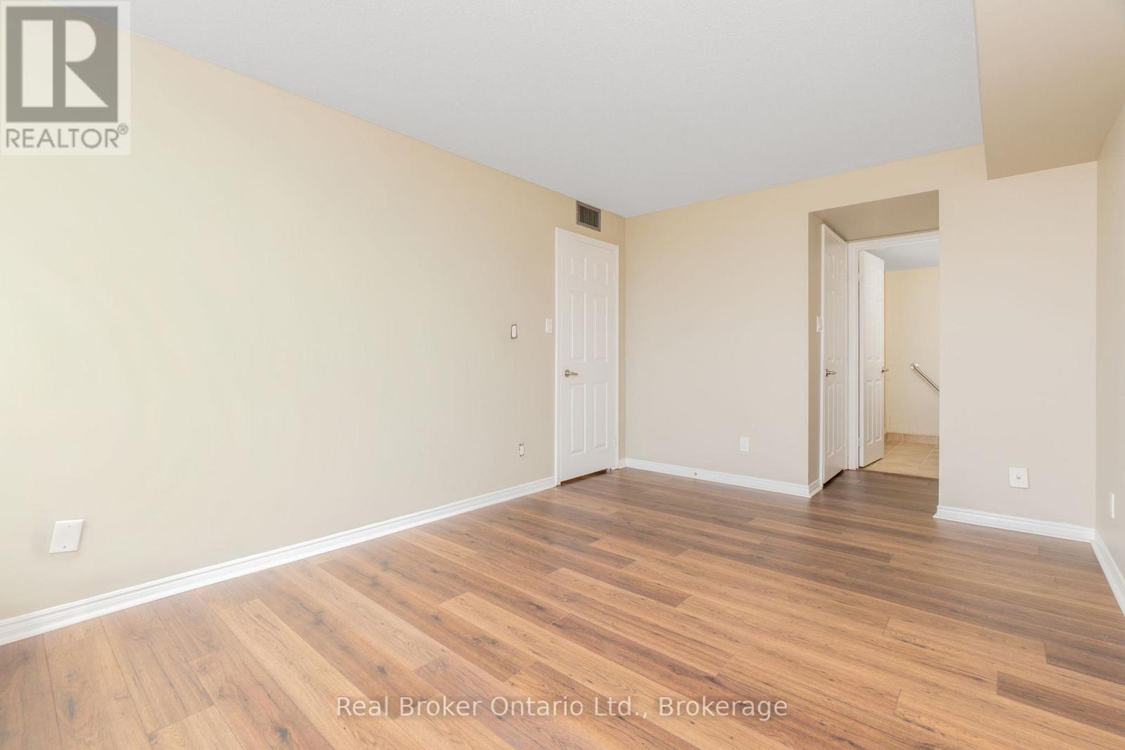 502 - 880 Dundas Street W, Mississauga, Ontario L5C 4H3 - Photo 13 - W12882150